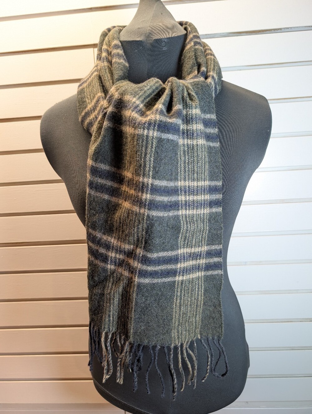 Vintage PFAU 1885 Dk Green/Navy/ Cream Plaid Wool Fringed Scarf EUC